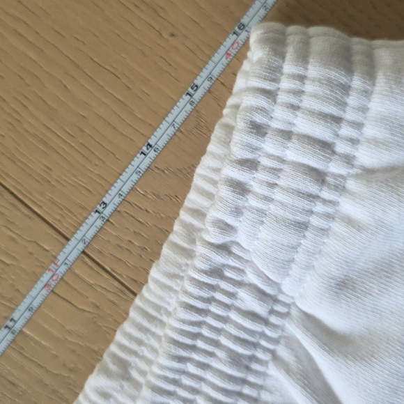 WHITE SHORTS - Picture 4 of 8